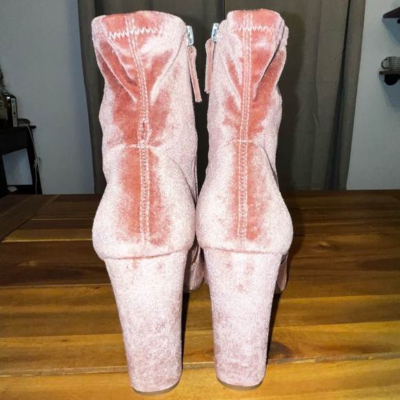 Steve Madden blush velvet booties - Woman’s size 10 - Picture 5 of 7